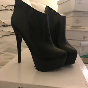 Steve Madden Dafni bootie Black sz 8